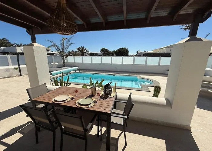 New In Playa Blanca, Lanzarote -adults Only- فيلة